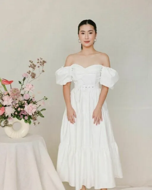 12 Inspirasi Busana untuk Nikah di KUA, Nggak Melulu Pakai Kebaya dan Jas! 23 White Sabrina Dress