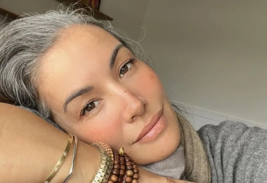 Nadya Hutagalung Percaya Diri dengan Rambut Beruban, Merasa Lebih Bebas dan Sehat 2 Nadya Hutagalung
