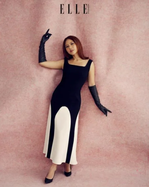 10 Inspirasi Busana Vintage Ala Nadin Amizah, Cocok Buat Kamu yang Suka Gaya Kalem! 14 Vintage long dress
