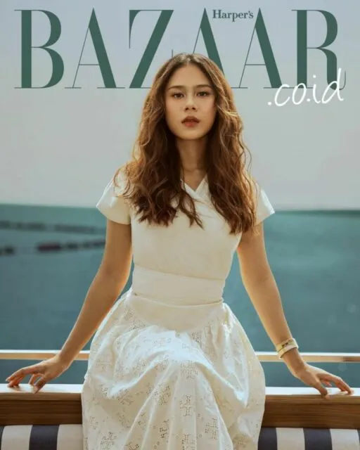 10 Inspirasi Busana Vintage Ala Nadin Amizah, Cocok Buat Kamu yang Suka Gaya Kalem! 13
