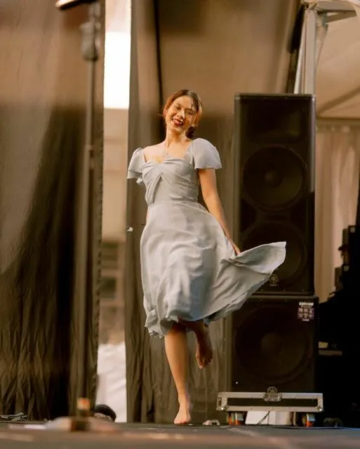 10 Inspirasi Busana Vintage Ala Nadin Amizah, Cocok Buat Kamu yang Suka Gaya Kalem! 12 Misty dress