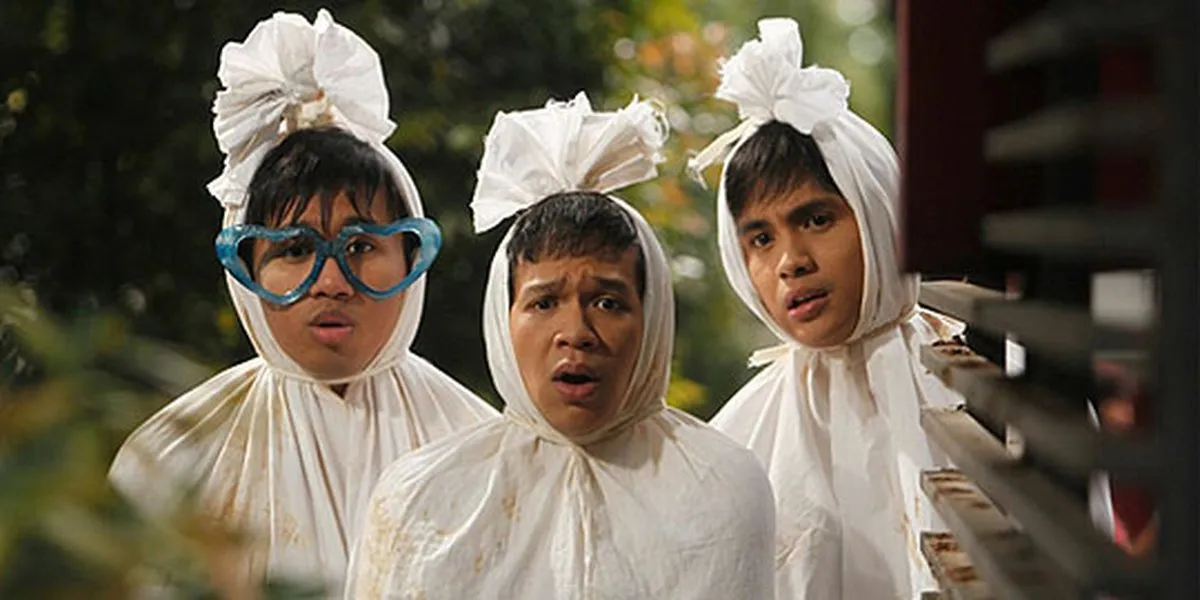 7 Rekomendasi Film Horor Komedi Indonesia, Bukannya Bikin Takut tapi Malah Ketawa Geli 9 3 Pocong Idiot