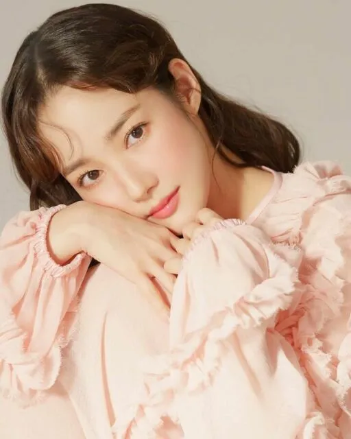 Park Min-young Dikabarkan Dilarang ke Luar Negeri Imbas Kasus Mantan Pacar, Agensi Buka Suara 4 Park Min-young dicekal ke luar negeri