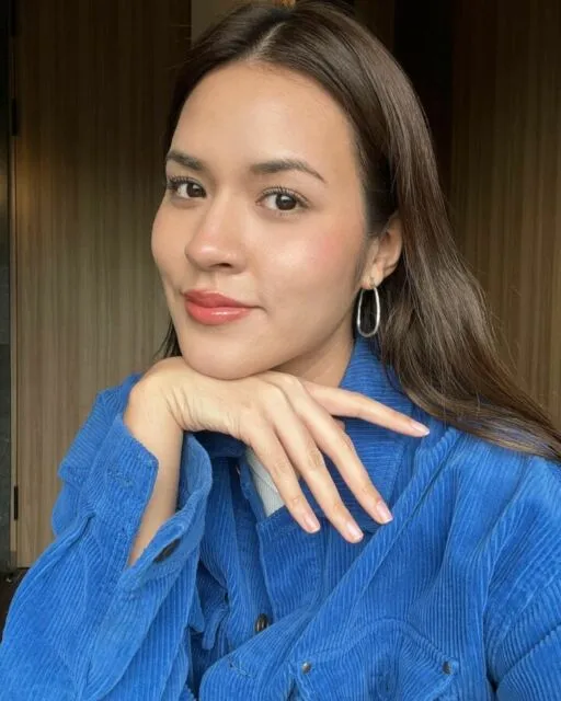 8 Ritual Unik Musisi Tanah Air Sebelum Tampil. Mulai dari Makan Kunyit Hingga Menggambar! 13 Raisa