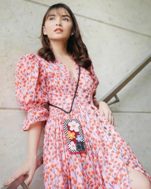 Inspirasi Gaya Rambut Berponi ala Artis Berumur, Makin Imut dan Awet Muda! 19 Chelsea Olivia
