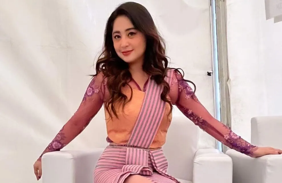 Dewi Perssik Cerita Dilamar Pilot, Pamer Cincin hingga Mengaku Nggak Trauma Menikah 5 Dewi Perssik
