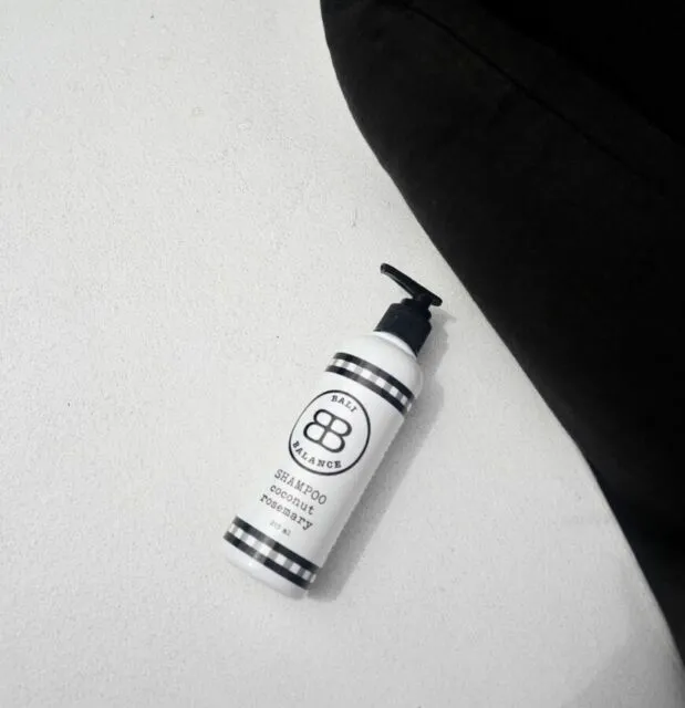 7 Rekomendasi Sampo Tanpa SLS Terbaik 13 Coconut Rosemary Shampoo by Bali Balance