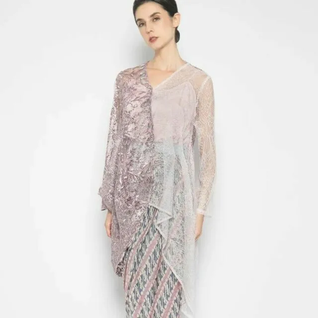 12 Inspirasi Busana untuk Nikah di KUA, Nggak Melulu Pakai Kebaya dan Jas! 15 Kebaya