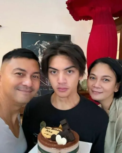 7 Anak Artis yang Punya Paras Tampan, Pesonanya Selalu Sukses Curi Perhatian 11 Deretan anak artis berparas tampan
