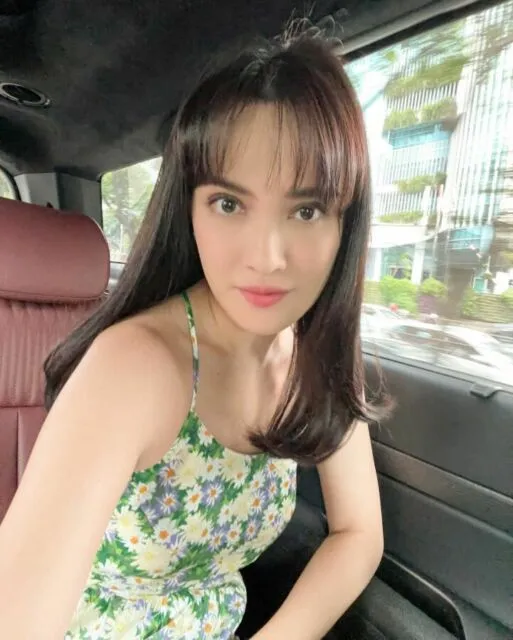 Inspirasi Gaya Rambut Berponi ala Artis Berumur, Makin Imut dan Awet Muda! 13 Shandy Aulia