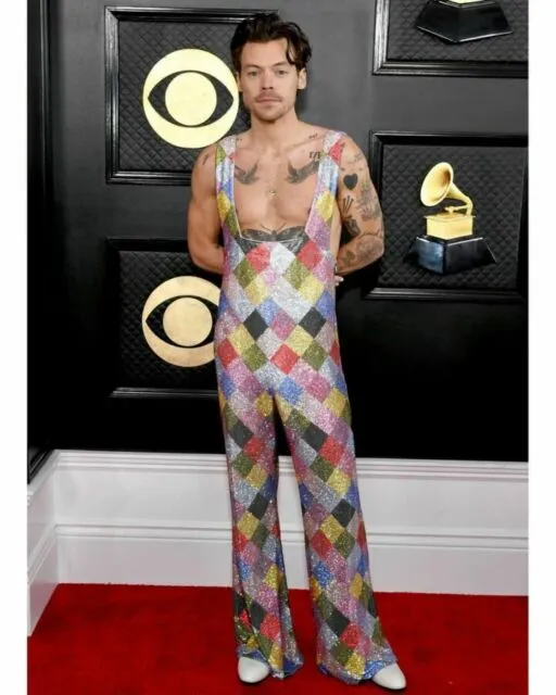 10 Gaya Unik Seleb di Red Carpet Grammy Award 2023. Siapa yang Paling Unik? 18 Harry Style
