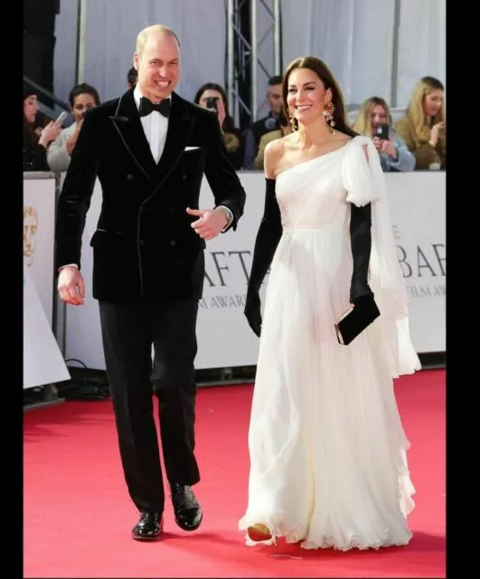 10 Gaya Terbaik Seleb di Red Carpet BAFTA 2023. Siapa yang Paling Anggun? 9 Price and Princess of Wales at BAFTA Awards 2023