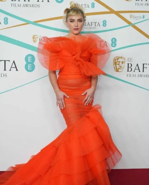 10 Gaya Terbaik Seleb di Red Carpet BAFTA 2023. Siapa yang Paling Anggun? 11 Florence Pugh at BAFTA 2023