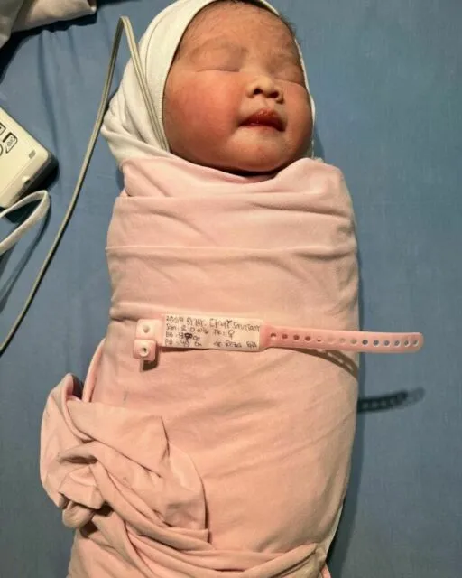 Tepat di Hari Ultah Ke-40, Ello Tahitoe Dikaruniai Anak Pertama. Namanya Unik Banget! 2 Anak pertama Ello