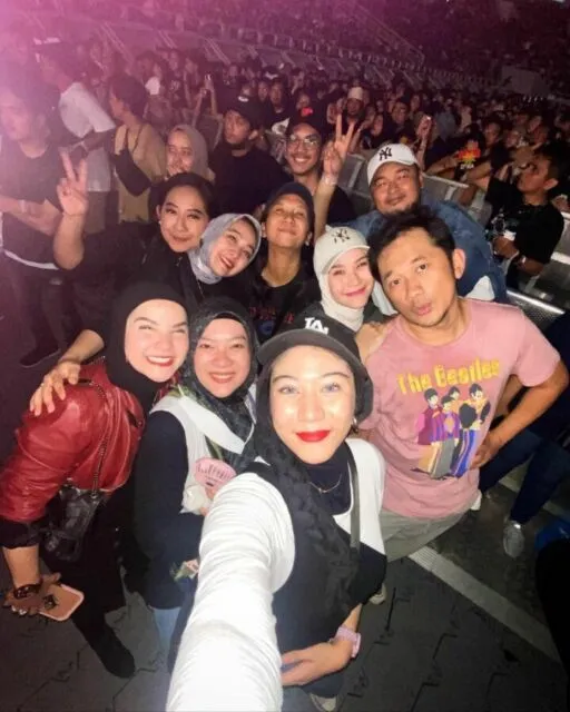 Sejumlah Keluhan dari Penonton Konser Dewa 19 di JIS, dari Akses Hingga Kantor Parkir 2 Zaskia Mecca nonton konser Dewa 19