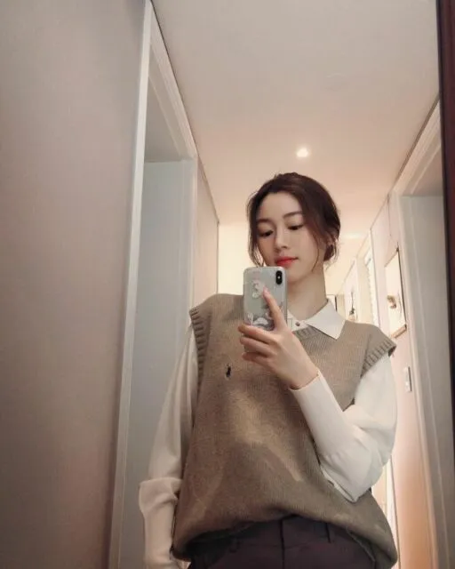 Intip 10 Potret Gaya Lee Da-in, Aktris Cantik Sekaligus Calon Istri dari Aktor Lee Seung-gi 20 Gaya busana kantoran ala Lee Da-in