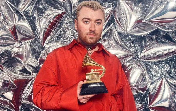 Gaya Nyentrik Sam Smith di BRIT Awards 2023, Terinspirasi Dari Hujatan Warganet 2 Sam Smith dalam penerimaan penghargaan Grammys