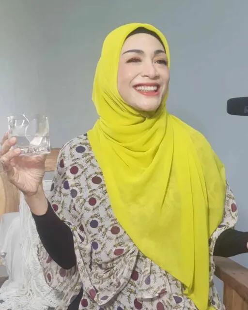 7 Artis Indonesia yang Mengaku Nggak Makan Nasi, Alasannya Beragam! 13 Dewi Hughes sudah tidak mengkonsumsi nasi | Credit: Instagram @hughes.dewi