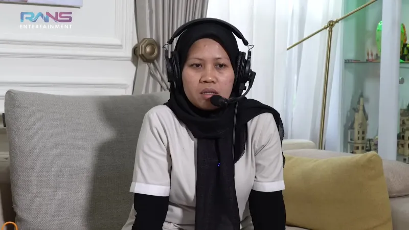 Sus Rini Sempat Tolak Hadiah iPhone Baru dari Nagita, Minta Tukar dengan TV. Alasannya Mulia 3 Sus Rini diwawancarai oleh Raffi Ahmad