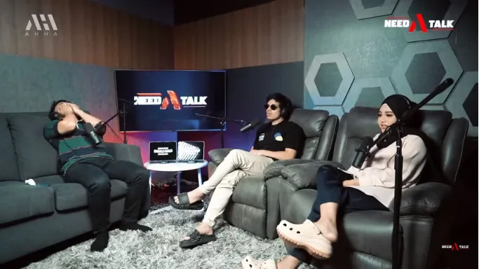 Thariq Halilintar Ungkap Alasan Putus dari Fuji. Beda Prinsip Bukan Restu Keluarga 3 Thariq nangis di podcast Atta