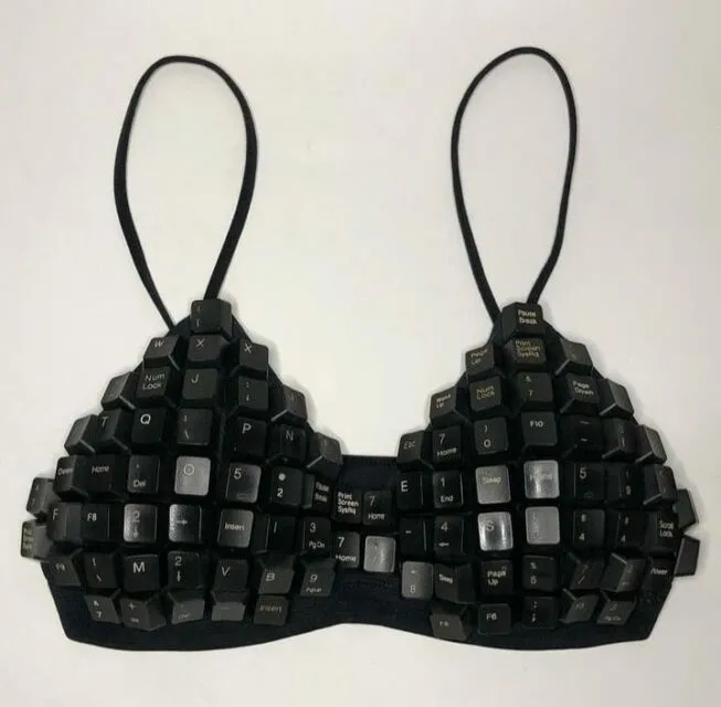 Alfaz Syam, Seniman Indonesia Sulap Keyboard Bekas Jadi Barang Fesyen. Pembelinya dari Eropa! 4 Bra keyboard karya Alfaz Syam