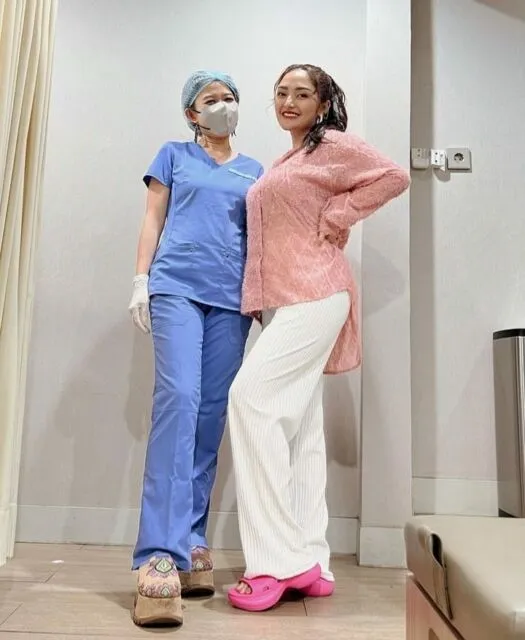 Siti Badriah Bangga Disangka Oplas, Padahal Hanya Perawatan Rutin Biasa 6 Siti Badriah lakukan perawatan seperti perempuan lainnya