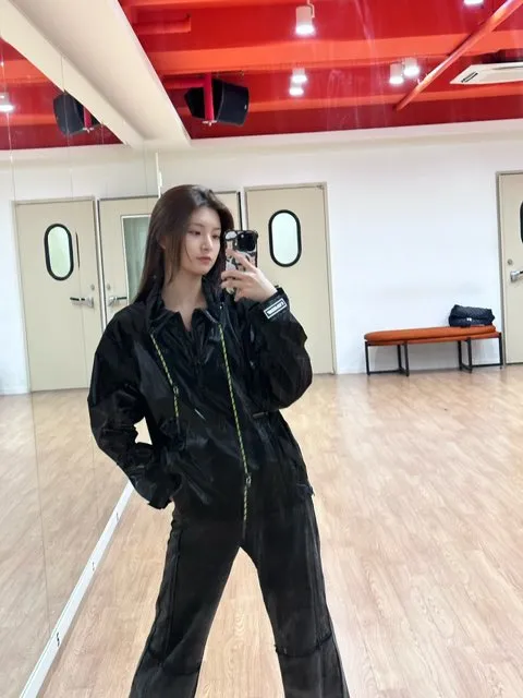7 Outfit Casual Sporty ala Idol K-Pop Wanita. Hijab Friendly, nih~ 13 Yiren Everglow