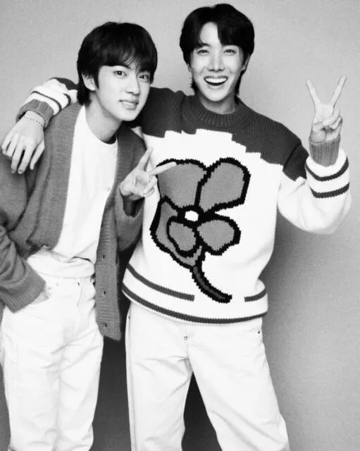 Batalkan Penundaan Wamil, J-Hope BTS Siap Susul Jin Usai Rilis Single 'On the Street' 7 J-Hope menyusul Jin wamil