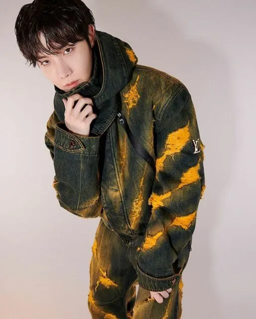 Batalkan Penundaan Wamil, J-Hope BTS Siap Susul Jin Usai Rilis Single 'On the Street' 5 J-Hope BTS batalkan penundaan wamilnya