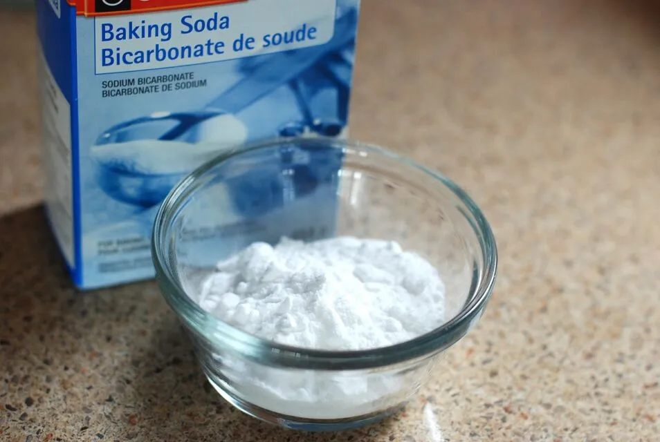 7 Cara Mengatasi Tumit Pecah-Pecah dengan Bahan yang Mudah Didapatkan di Rumah 11 Baking Soda