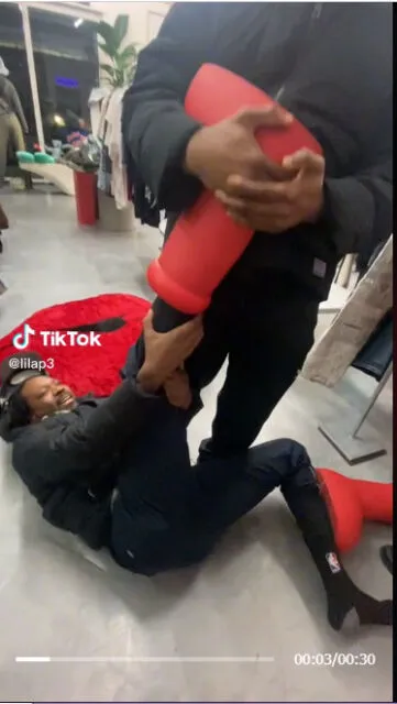 Viral Sepatu Boots Astro Boy yang Sulit Dilepas, Mau Gaya tapi Menyiksa~ 3 MSCHF Big Red Boots