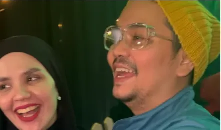 Indra Bekti Jadi MC di Konser Blue Usai Pecah Pembuluh Darah, Disambut Antusias Penonton 4 ALdila Jelita dan Indra Bekti