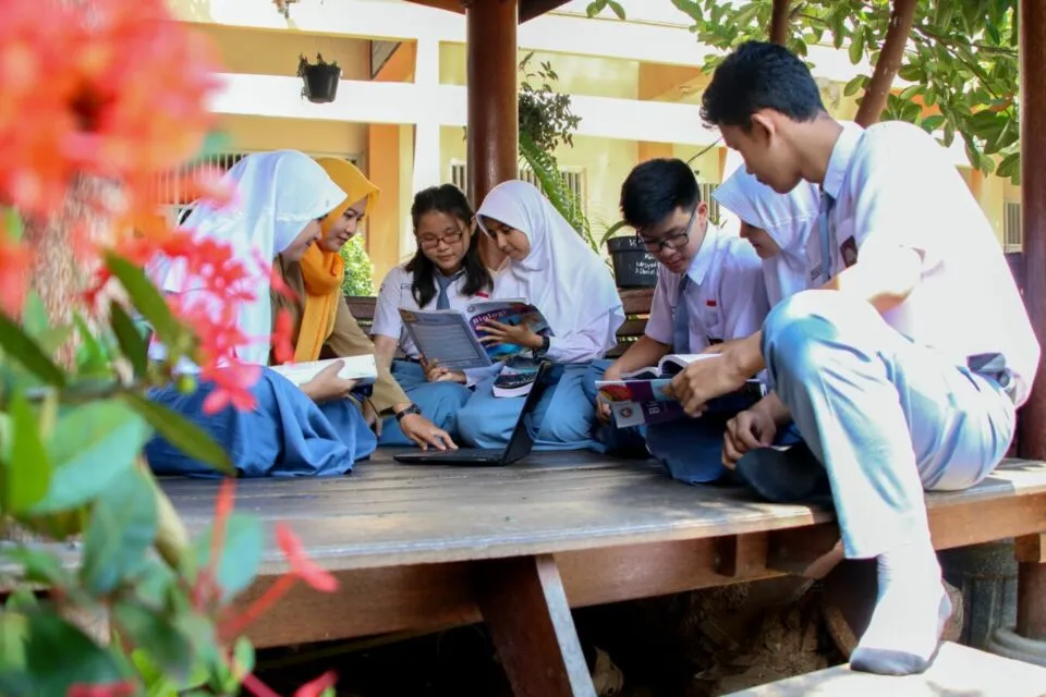 Gubernur NTT Wajibkan Masuk Sekolah Jam 5 Pagi Bagi Siswa SMA dan SMK, ini Alasannya 2 Gubernur NTT keluarkan kebijakan baru jam masuk sekolah