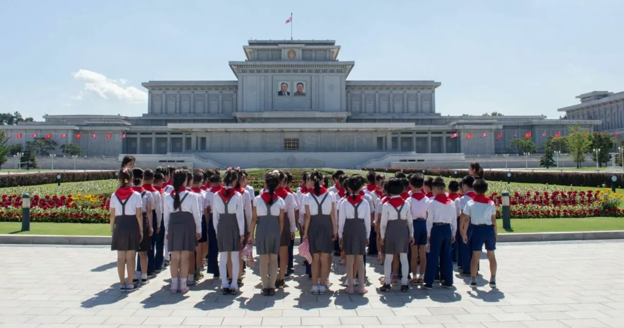 Populasi Menyusut, Korea Utara Iming-imingi Warganya Pakai Sembako Agar Mau Punya Anak Banyak 6 Jumlah data masyarakat Korea Utara | Credit: Photo by Micha Brandli from Unsplash