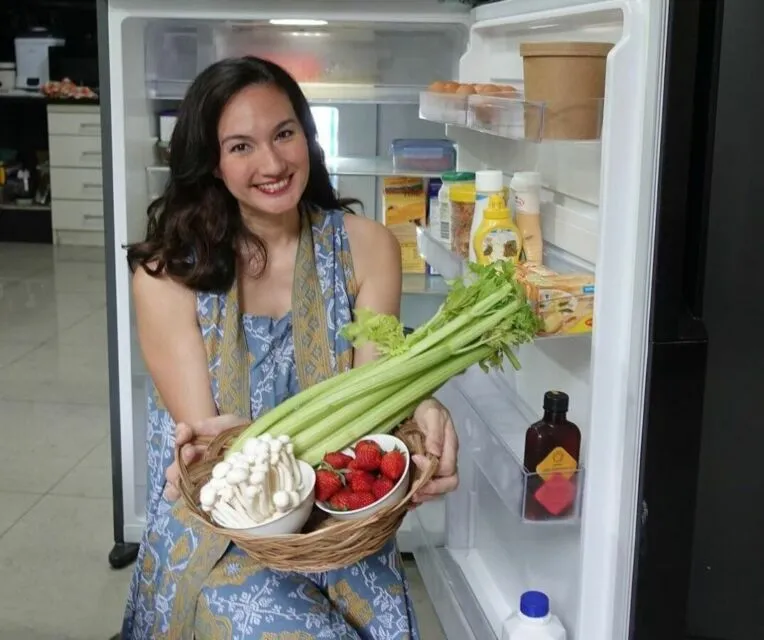 7 Artis Indonesia yang Mengaku Nggak Makan Nasi, Alasannya Beragam! 10 Nadine Chandrawinata mengaku sudah tidak makan nasi | Credit: Instagram @nadinelist