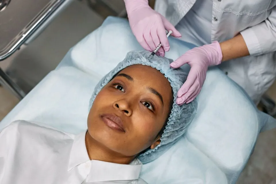 5 Rangkaian Operasi Anti Aging yang Dilakukan Titi DJ. Cantik Itu Butuh Pengorbanan! 7 Forehead Lift
