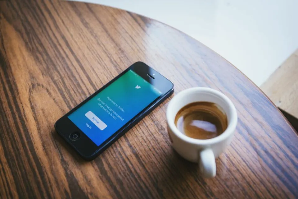 Akun Twitter Fanbase dan Menfess Bakal Segera Dimusnahkan. Kok Bisa? 4 Twitter luncurkan API premium