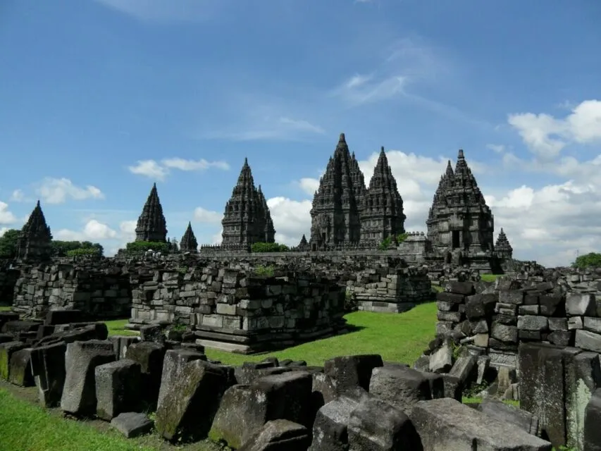 8 Bangunan Ikonik Dunia Bukti Kekuatan Cinta itu Nyata. Ada di Indonesia Juga Loh 15 Bangunan ikonik Candi Prambanan