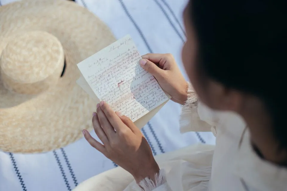 7 Cara Lawas Ekspresikan Cinta secara Sederhana, Mulai Langka Digunakan! 8 Menulis surat cinta