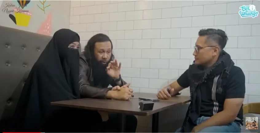 Peggy Melati Sukma Dinikahi Pendakwah New Zealand, ini Dia Sosok Suaminya 5 Peggy Melati Sukma dan Reza Abdul Jabbar
