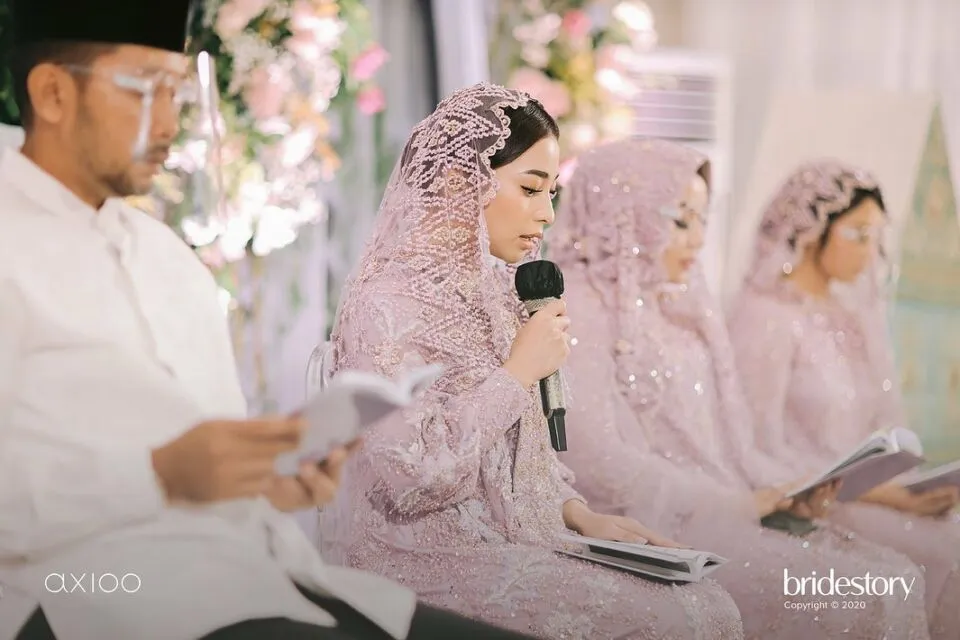 6 Inspirasi Dekorasi Pengajian Jelang Pernikahan ala Selebritas. Elegan Banget! 12 Nikita Willy