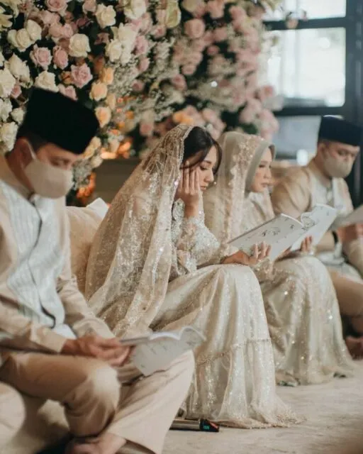 6 Inspirasi Dekorasi Pengajian Jelang Pernikahan ala Selebritas. Elegan Banget! 11 Sheila Dara Aisha