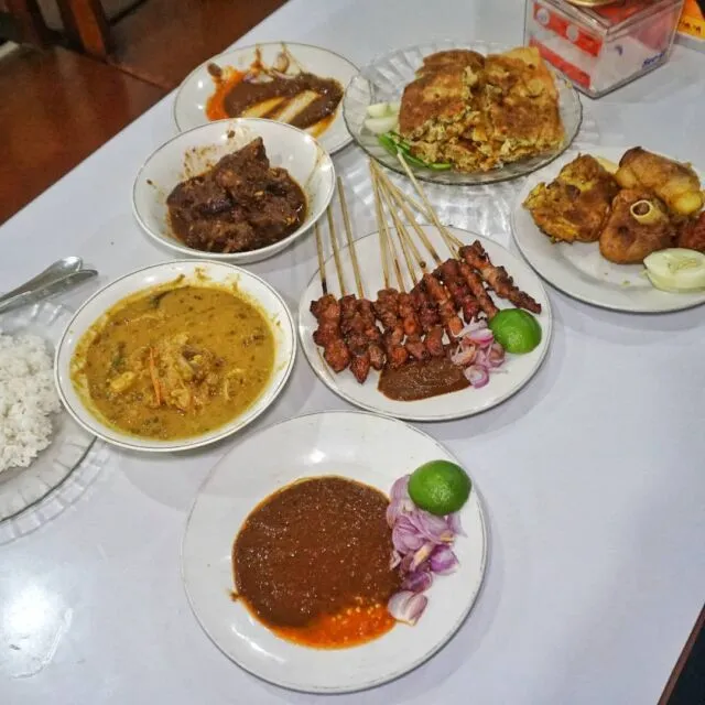 7 Rekomendasi Tempat Bukber di Malang. Cocok untuk Bukber Bareng Keluarga atau Teman! 8 Rumah Makan Cairo