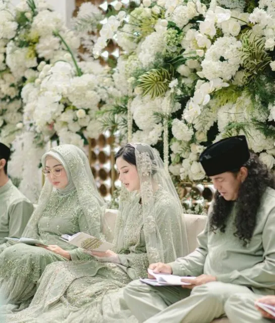 6 Inspirasi Dekorasi Pengajian Jelang Pernikahan ala Selebritas. Elegan Banget! 9 Glenca Chysara