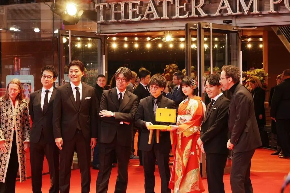 Makoto Shinkai Akui Pintu di Film Animasi Suzume no Tojimari Terinspirasi dari Drakor Goblin 6 Suzume in Berlin International Film Festival 2023
