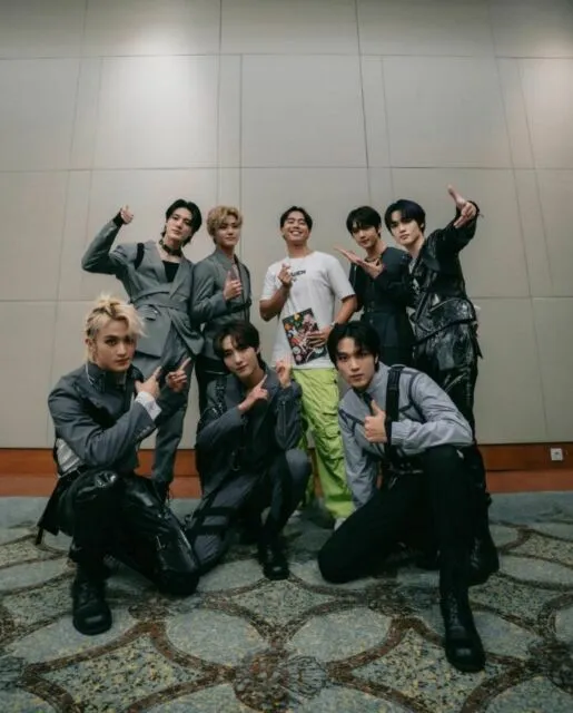 Vidi Aldiano Pamer Foto Bareng NCT Dream: Bismillah, Bisa Jadi Member ke-8 2 Vidi Aldiano berfoto dengan NCT Dream