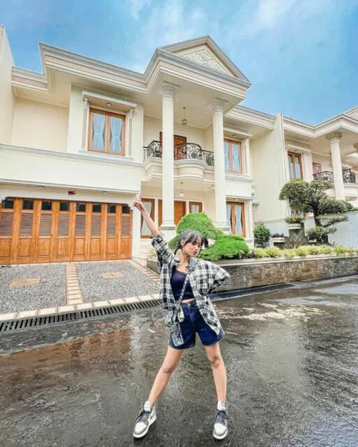 Wujudkan Impian Masa Kecil, Fuji Beli Rumah Mewah. Tunai dari Hasil Kerja Keras Sendiri 3 Rumah Mewah Fuji