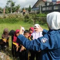 Merangkai Cerita Menyelam Kenangan