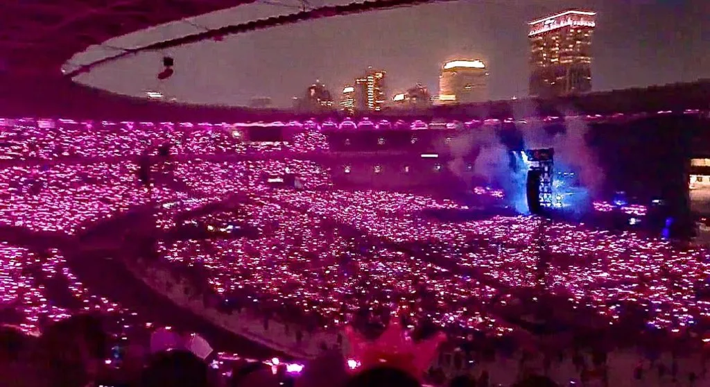 Serba-serbi Konser Blackpink Jakarta Day 1, GBK Jadi Pink hingga Dress Rose Lepas 6 Blackpink ocean pink