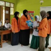 Praktik Kreasi Tabungan dari Sampah, Yuk Belajar Menabung!